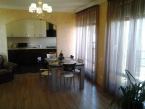 Apartament on Pirogova St